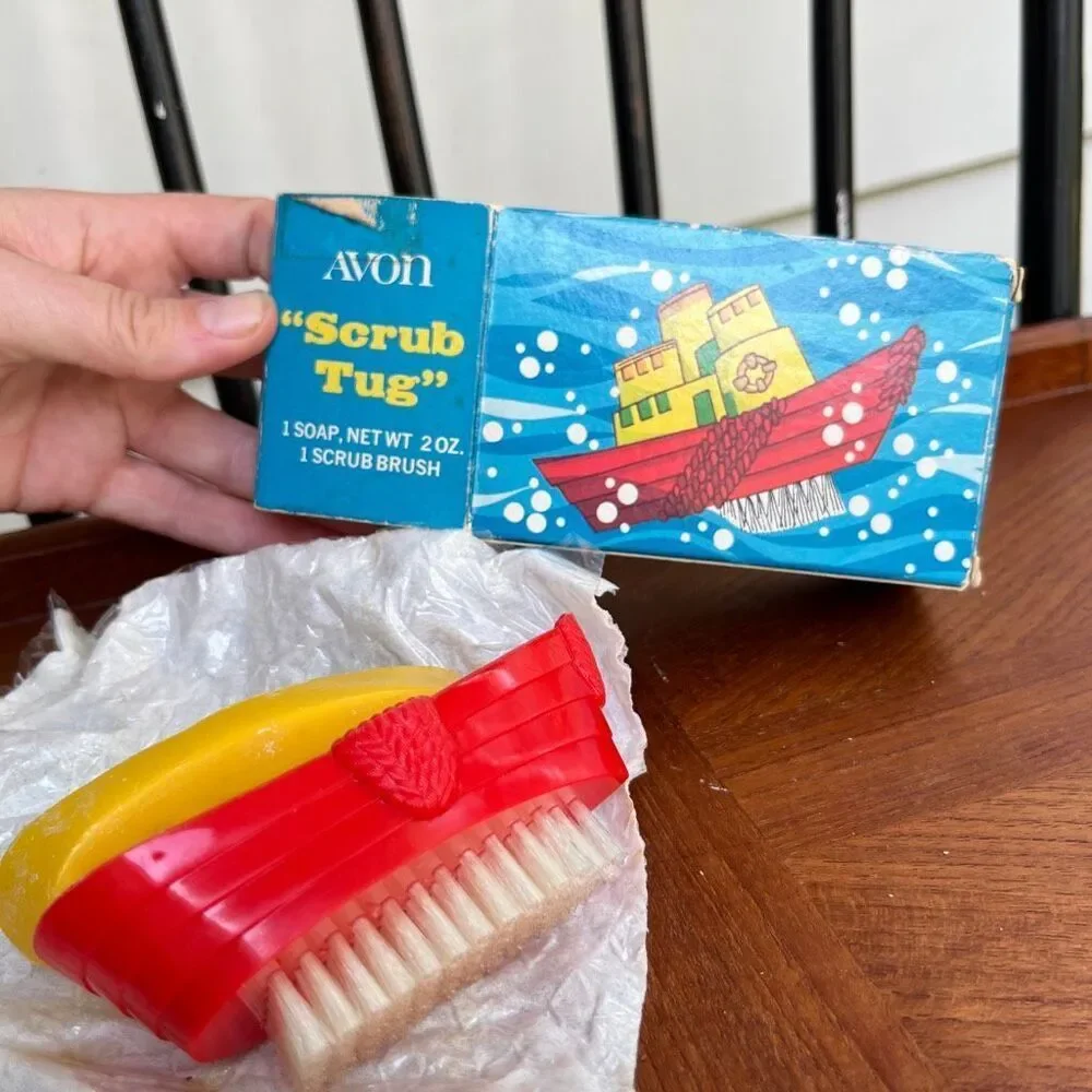 VTG 1971 Avon Scrub Tug Boat Soap Nail Brush NIB